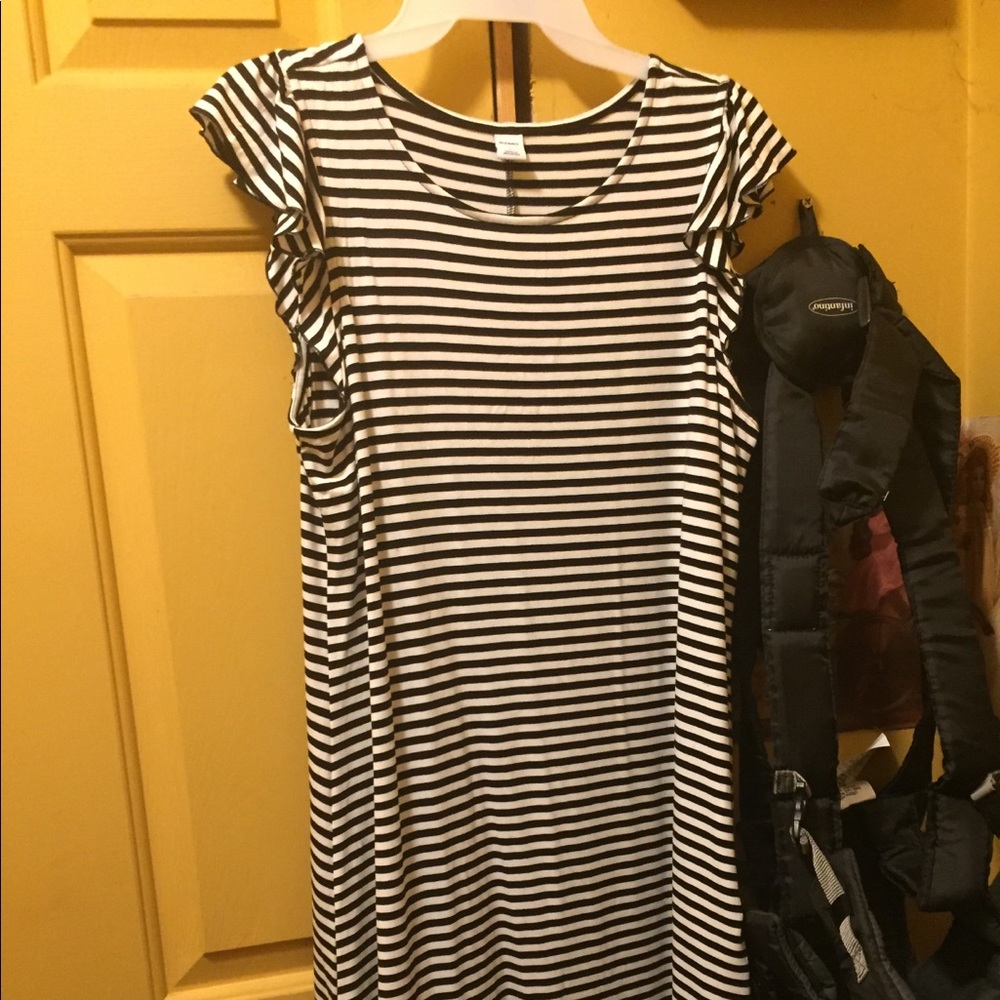 Flutter sleeve dress